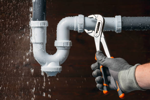 Professional Leak Detection technician working in Lake Forest, IL